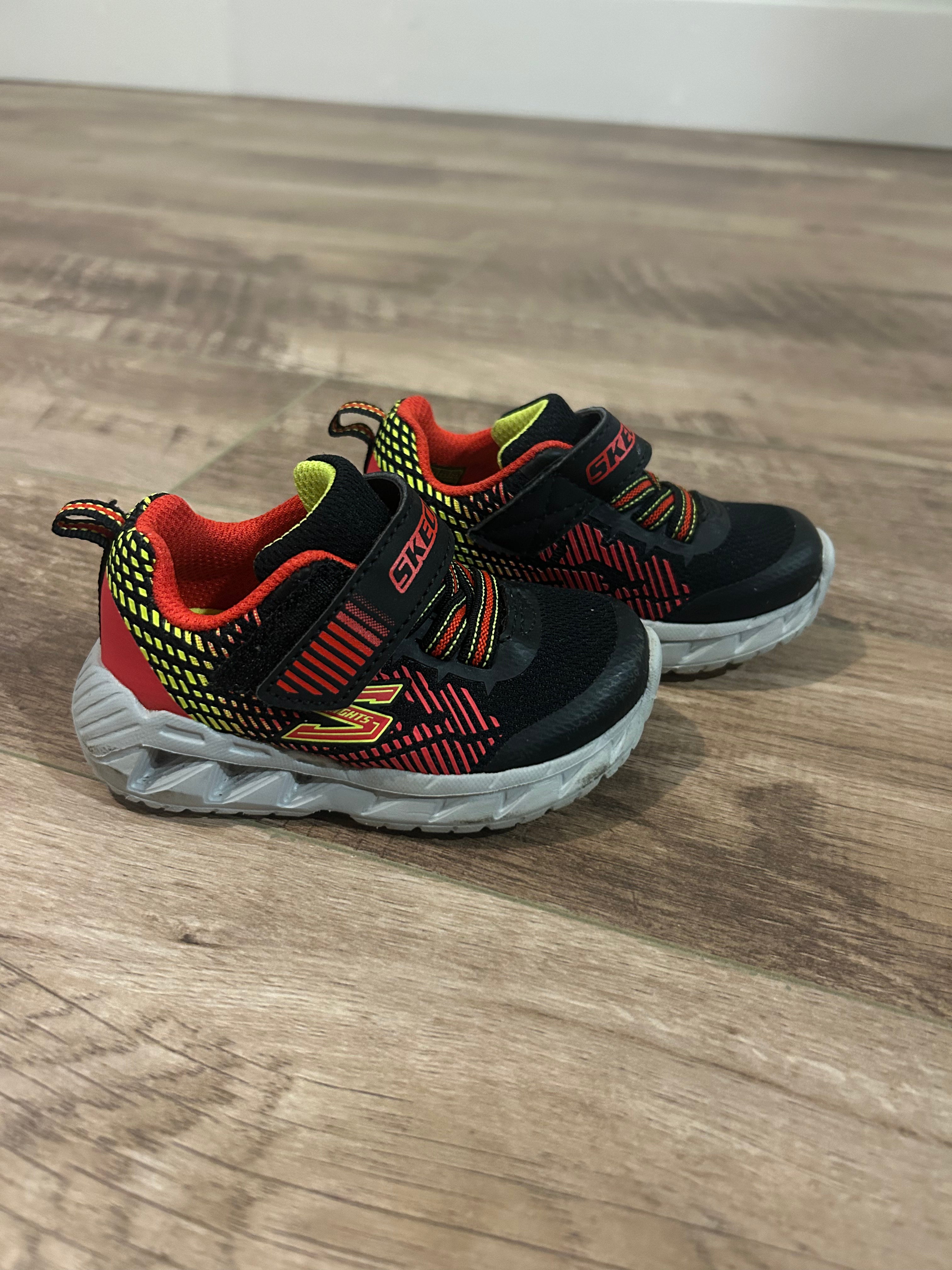 Sketchers S-Light Runers- Size 4C