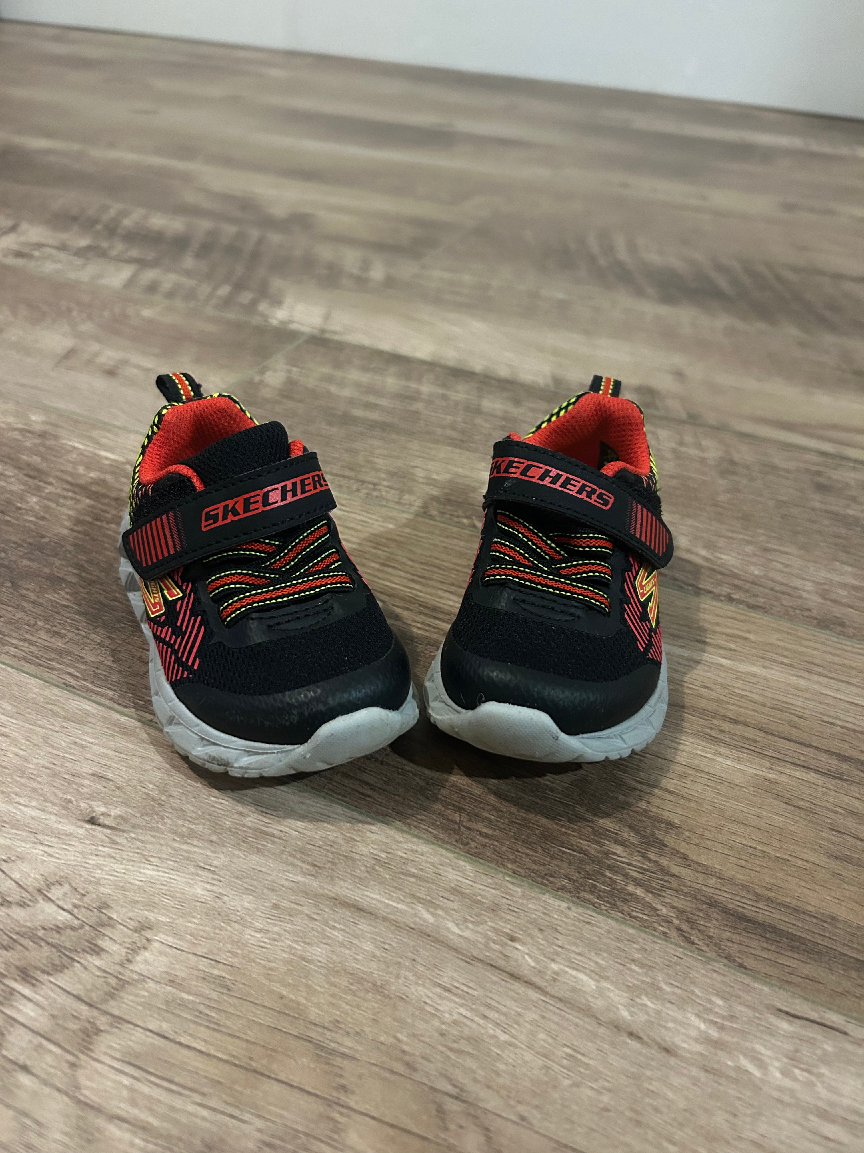 Sketchers S-Light Runers- Size 4C