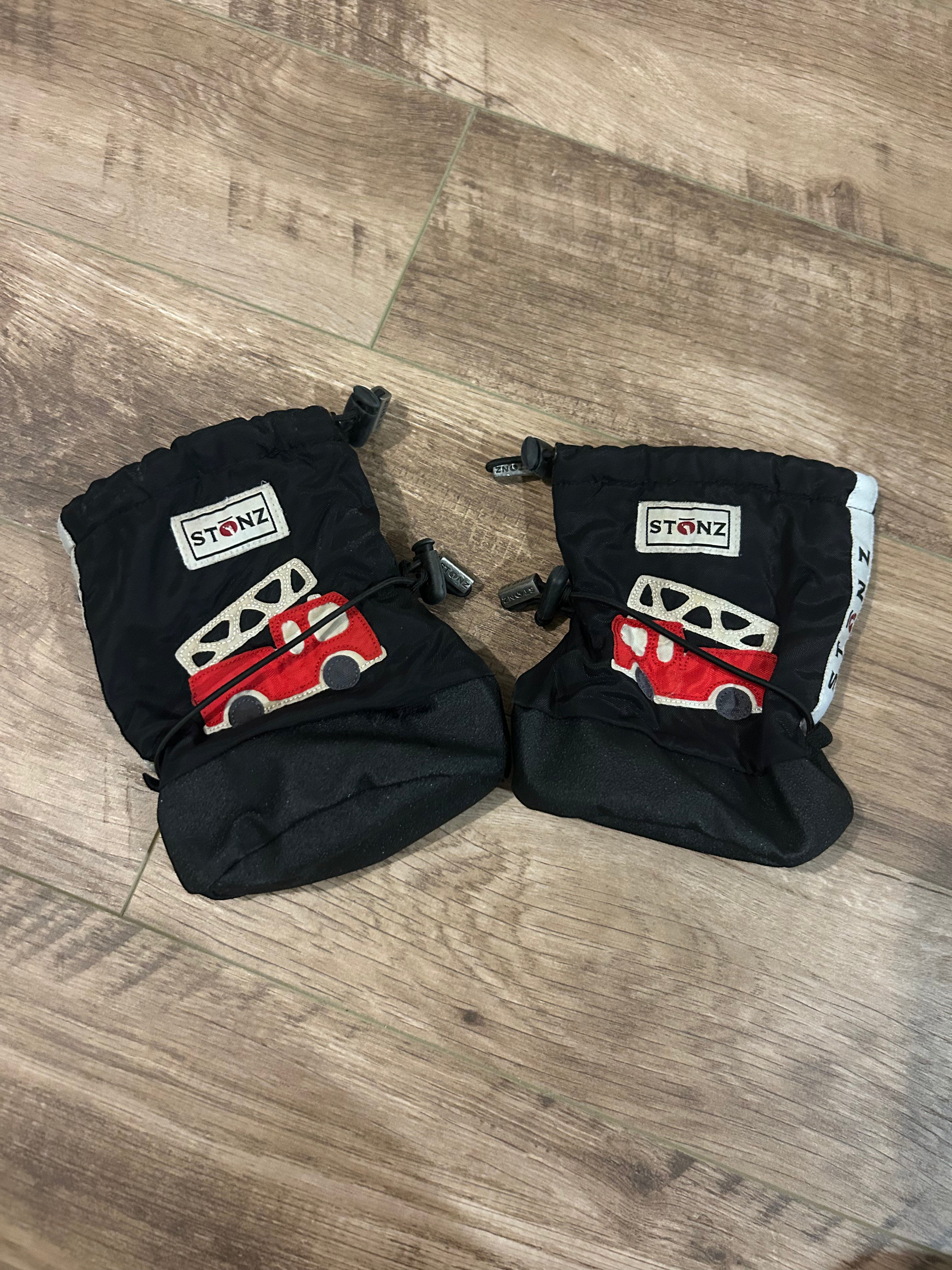 Stonz Waterproof Booties- Size Medium (6-18 Months)