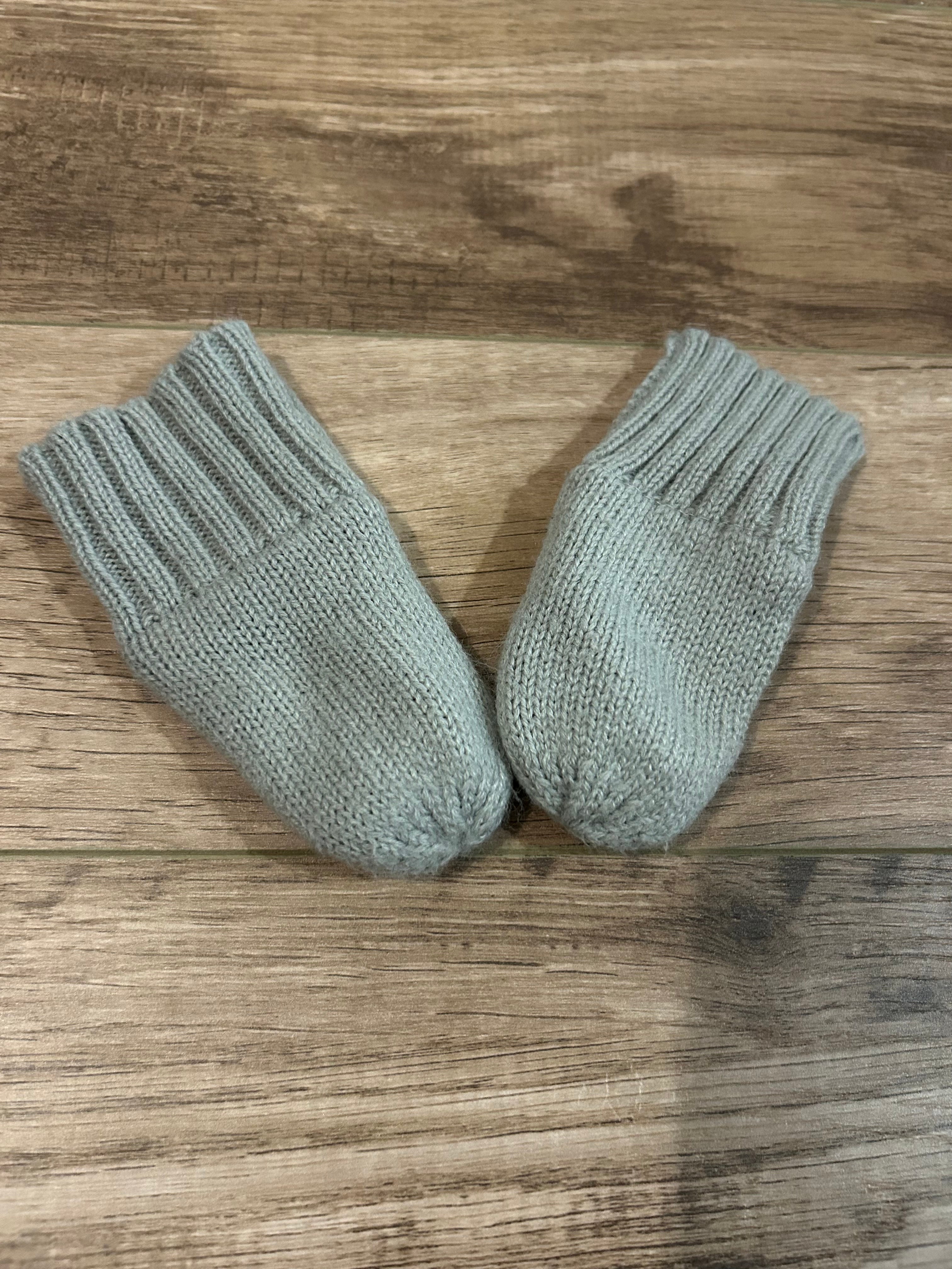 Mittens No Brand or Size- Possible 8-12 Months
