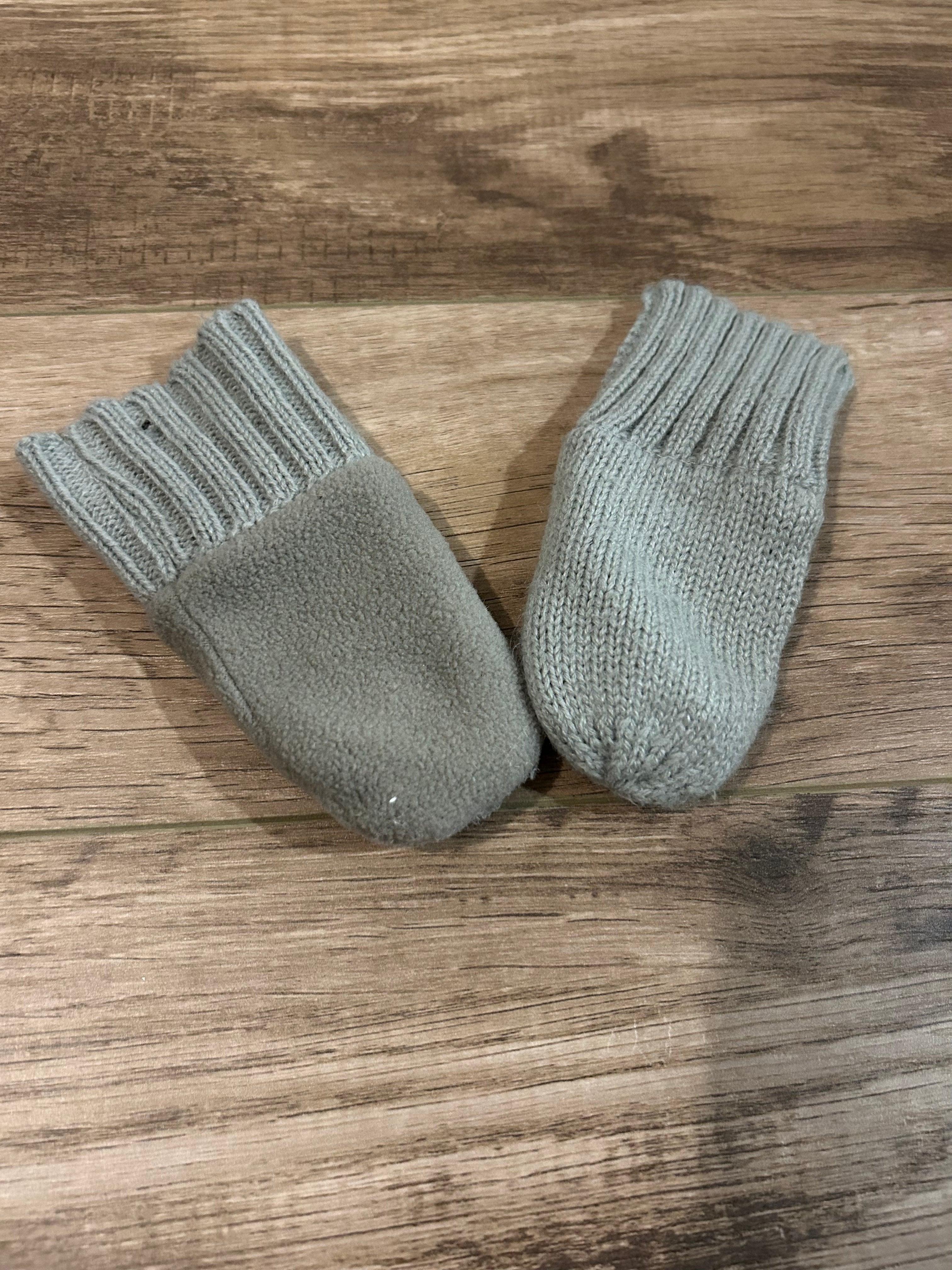 Mittens No Brand or Size- Possible 8-12 Months